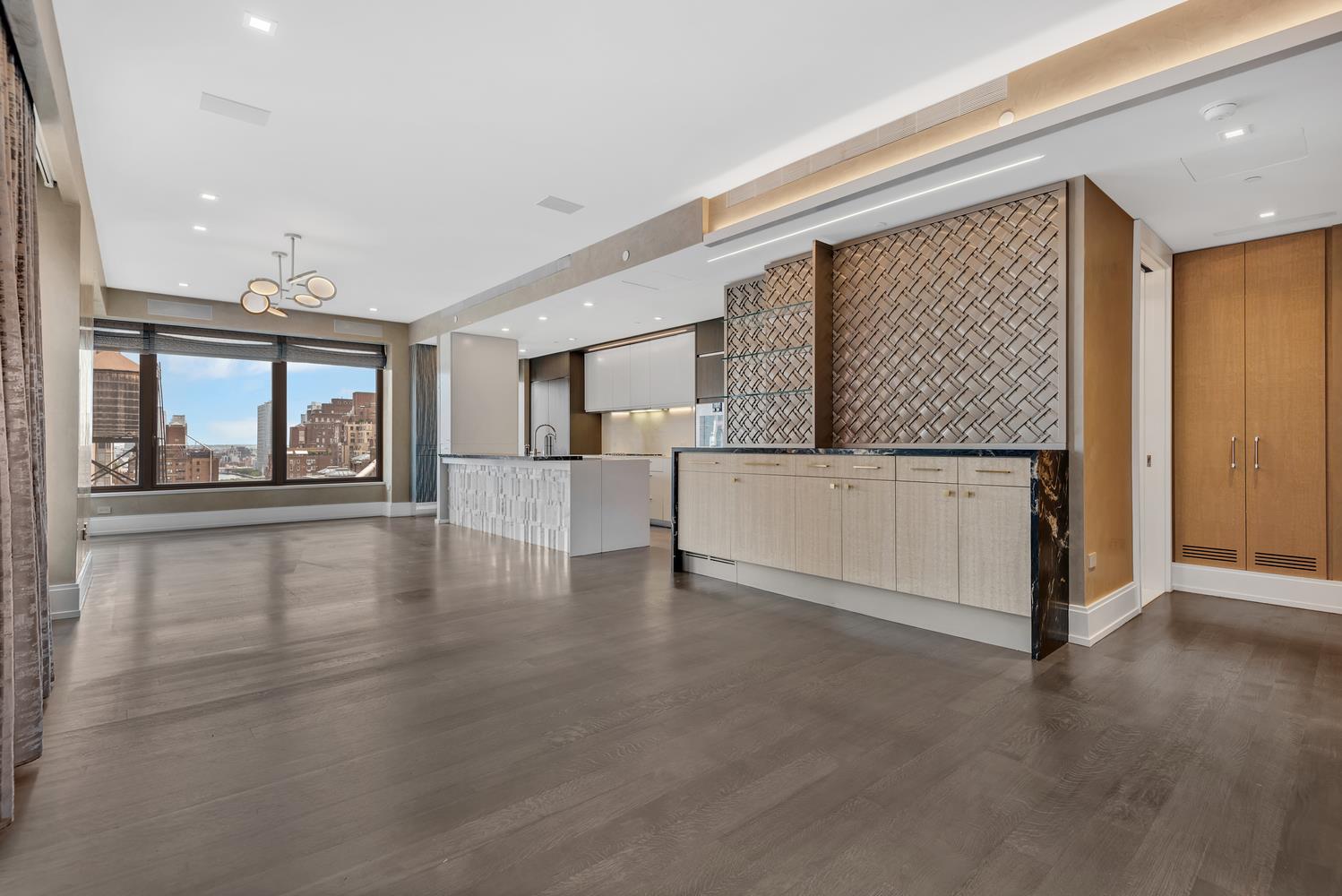 301 East 50th Street 12B, Turtle Bay, Midtown East, NYC - 3 Bedrooms  
3.5 Bathrooms  
7 Rooms - 