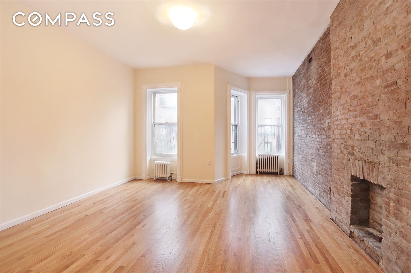 371 West 46th Street 3, Hell S Kitchen, Midtown West, NYC - 3 Bedrooms  
1 Bathrooms  
4 Rooms - 