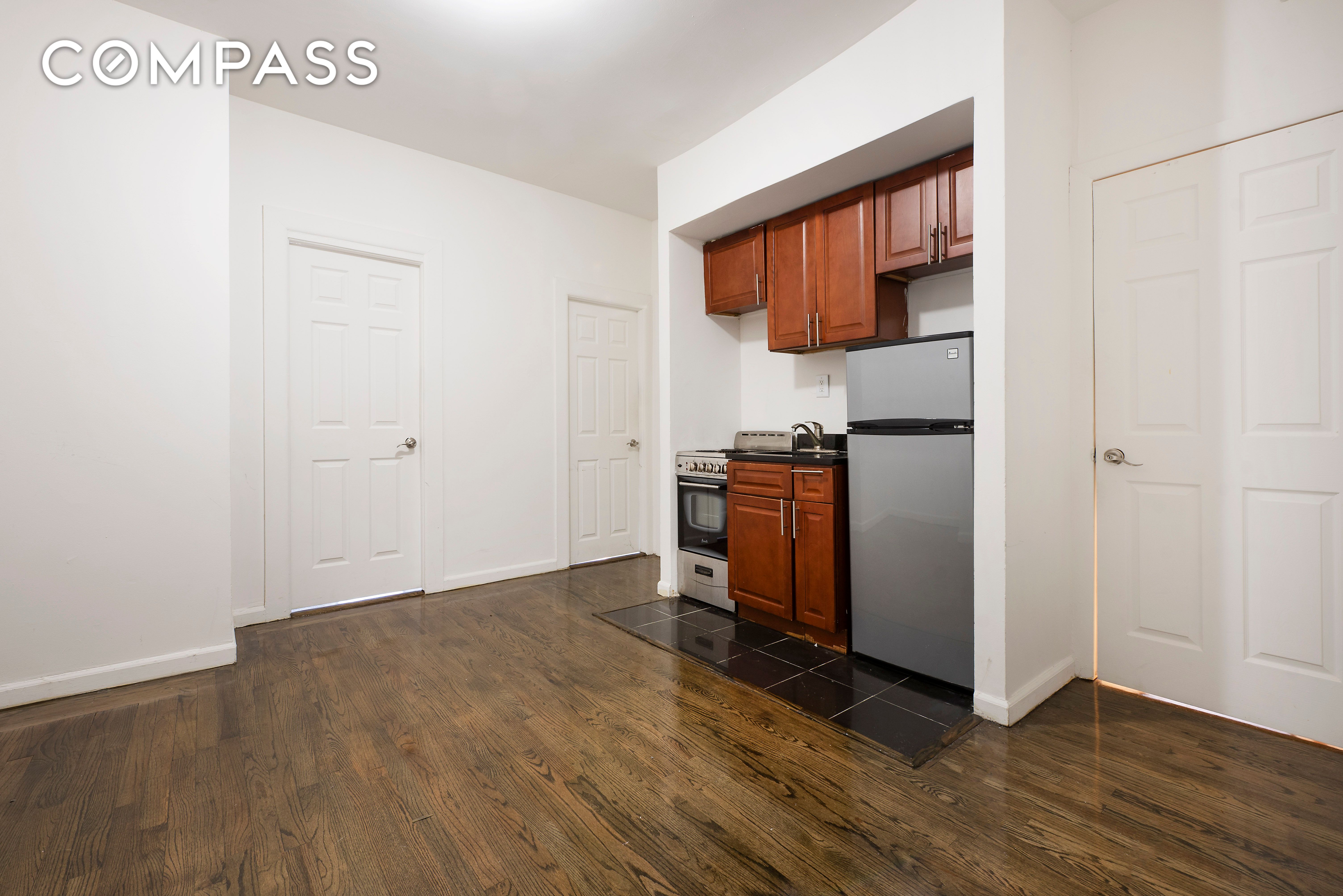 341 West 45th Street 312, Hell S Kitchen, Midtown West, NYC - 3 Bedrooms  
1 Bathrooms  
4 Rooms - 