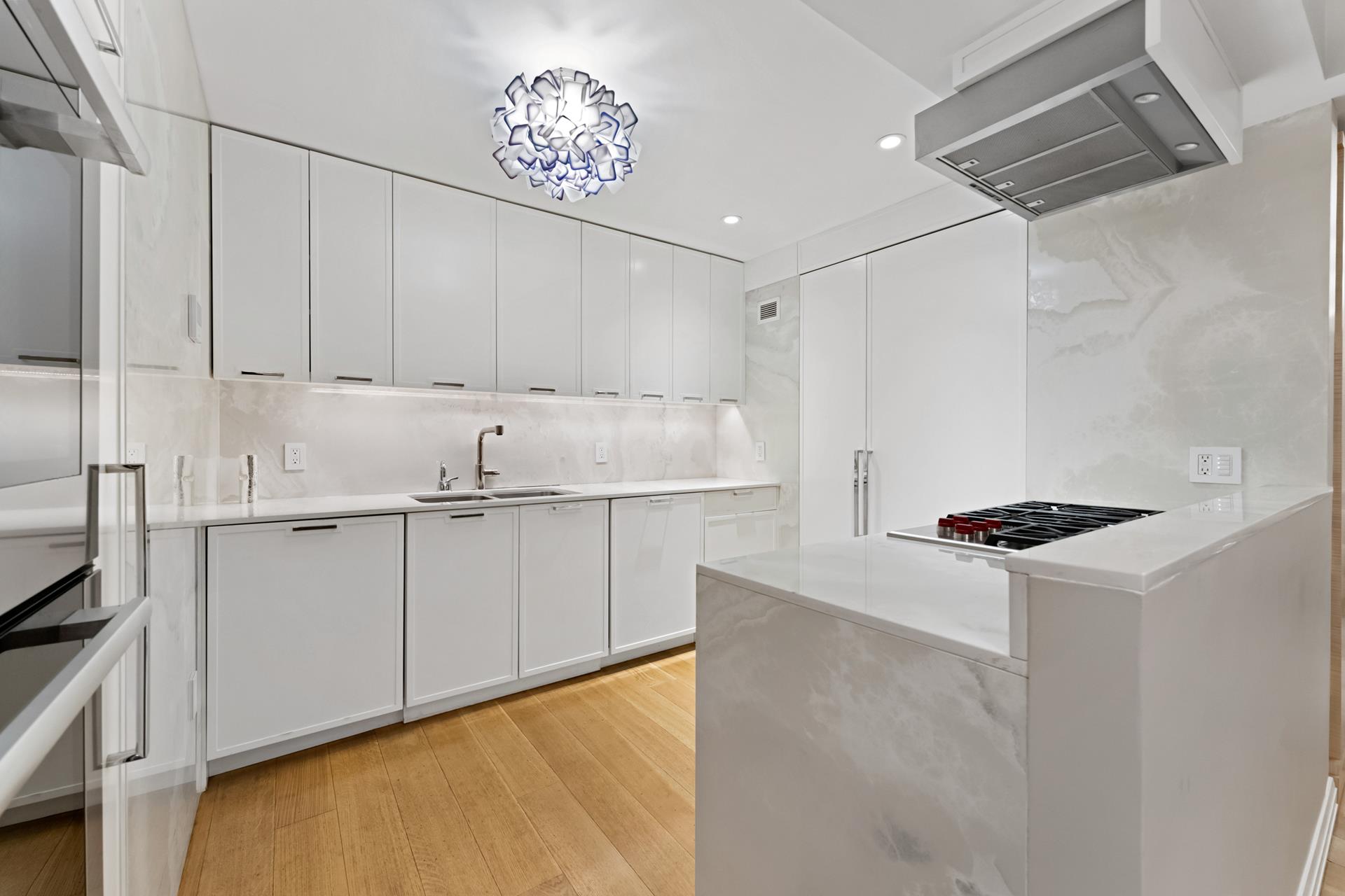 12 East 88th Street 2D, Carnegie Hill, Upper East Side, NYC - 2 Bedrooms  
2 Bathrooms  
4 Rooms - 