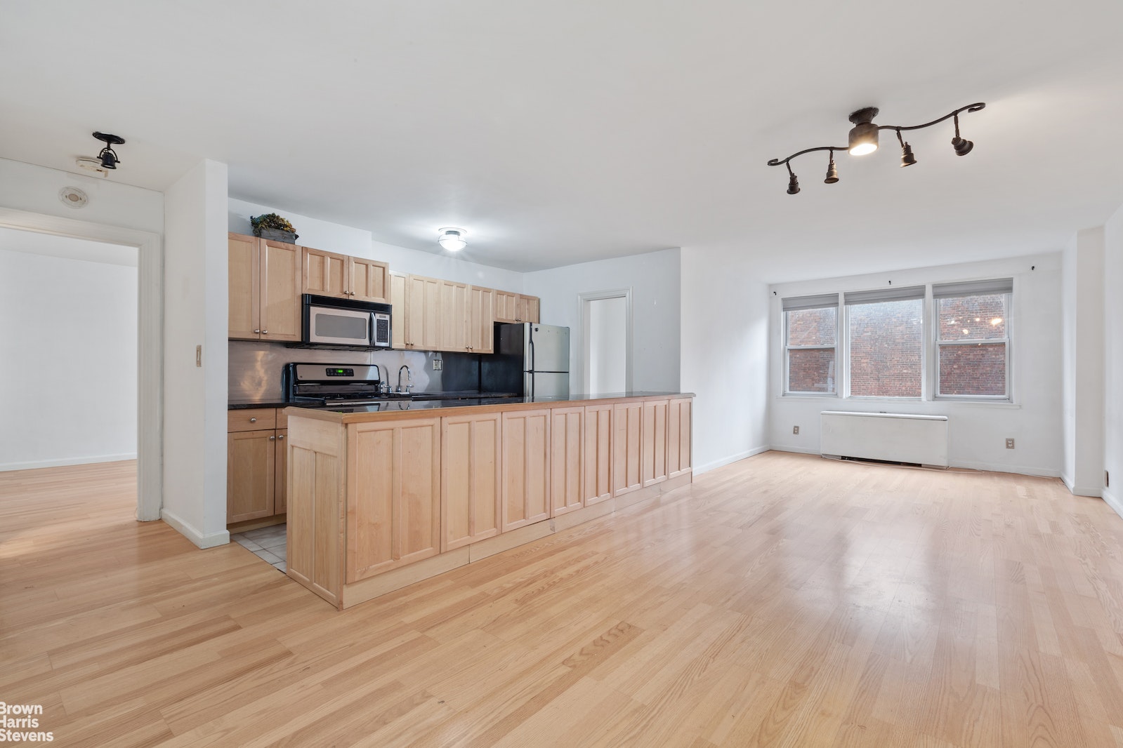 201 East 36th Street 9F, Murray Hill, Midtown East, NYC - 2 Bedrooms  
1 Bathrooms  
4 Rooms - 