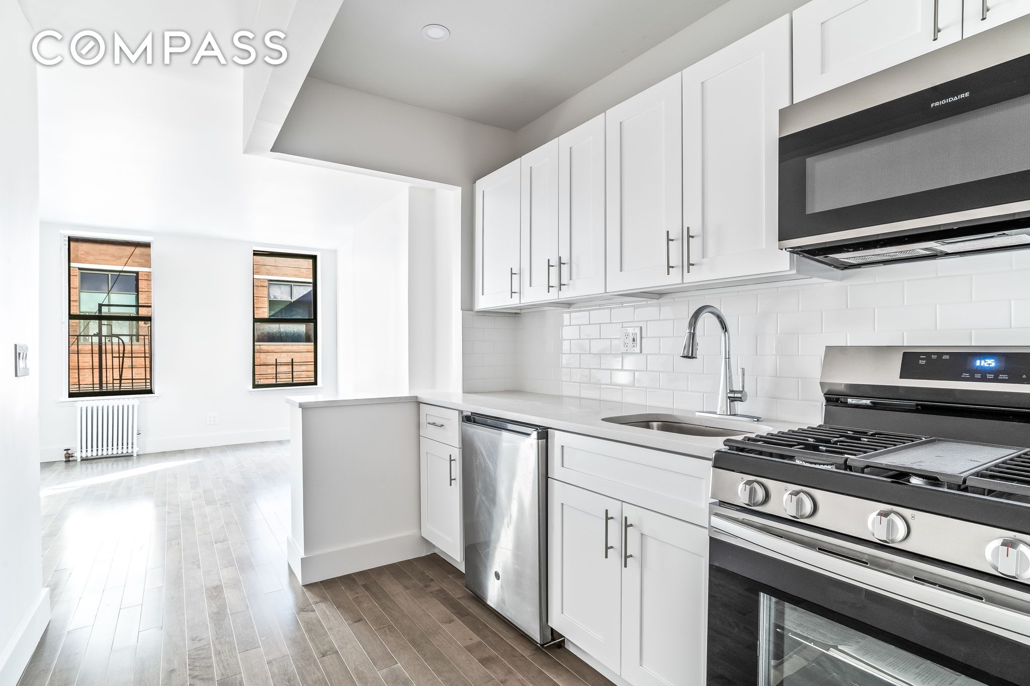504 West 55th Street 3E, Hell S Kitchen, Midtown West, NYC - 1 Bedrooms  
1 Bathrooms  
2 Rooms - 