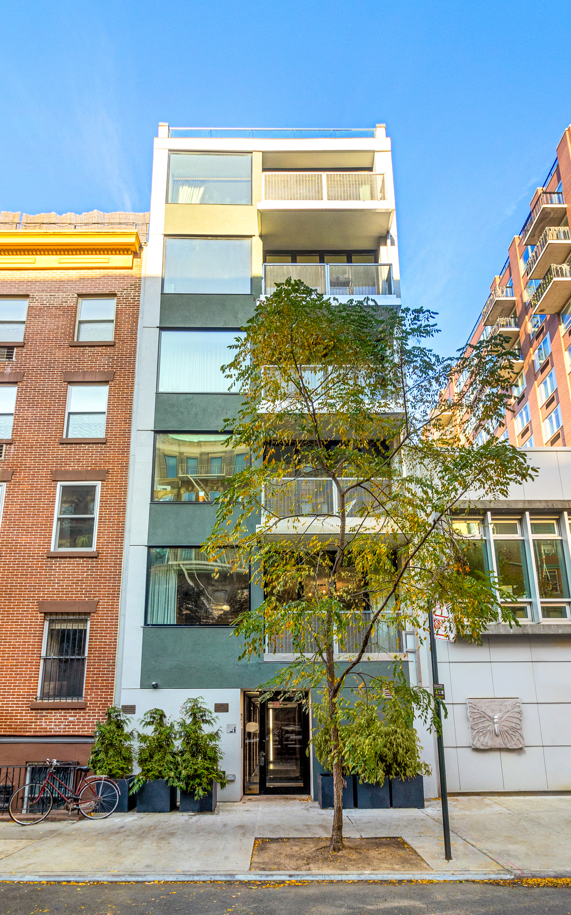 277 East 7th Street 2, East Village, Downtown, NYC - 2 Bedrooms  
2 Bathrooms  
6 Rooms - 