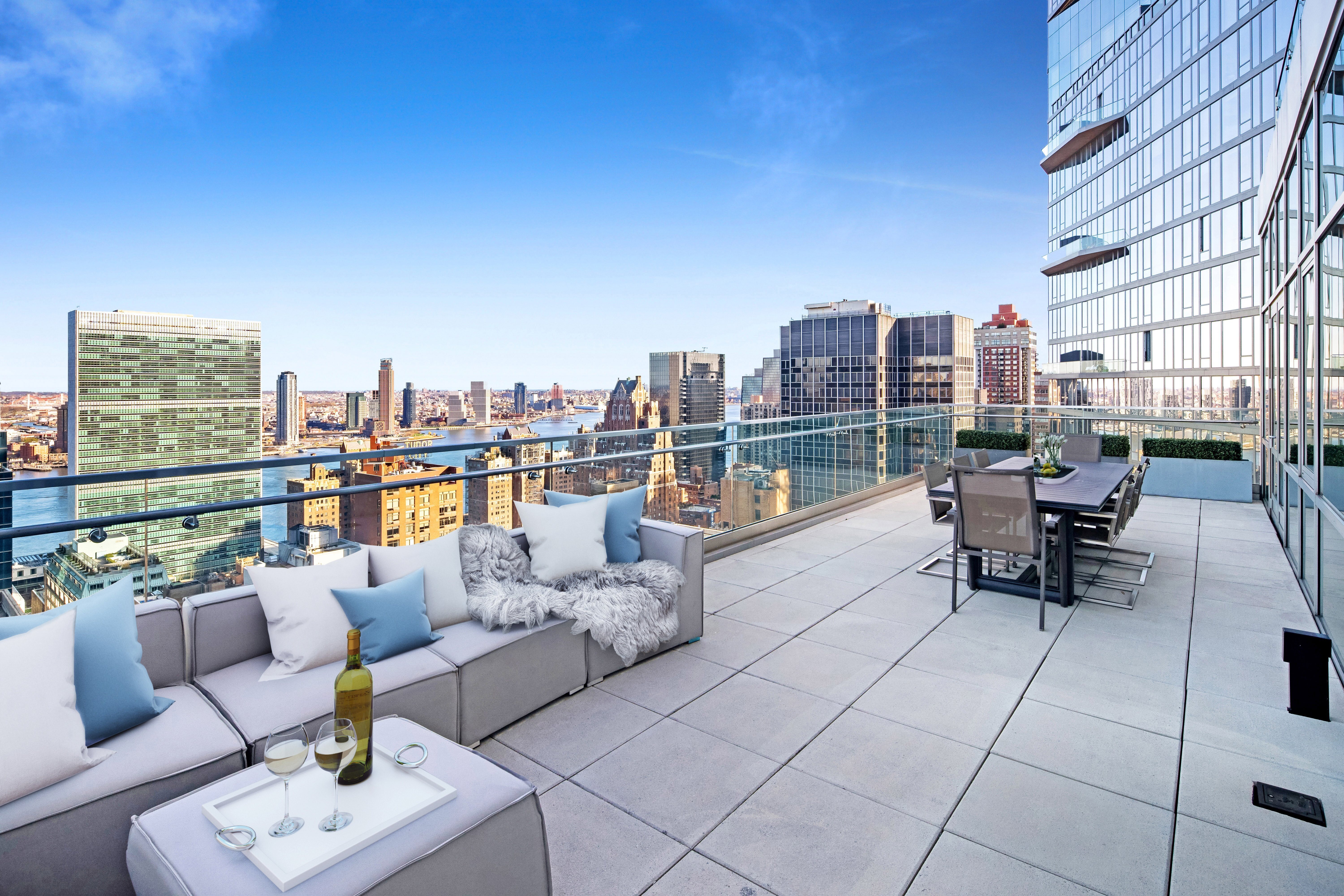 219 East 44th Street Ph, Turtle Bay, Midtown East, NYC - 5 Bedrooms  
6 Bathrooms  
8 Rooms - 