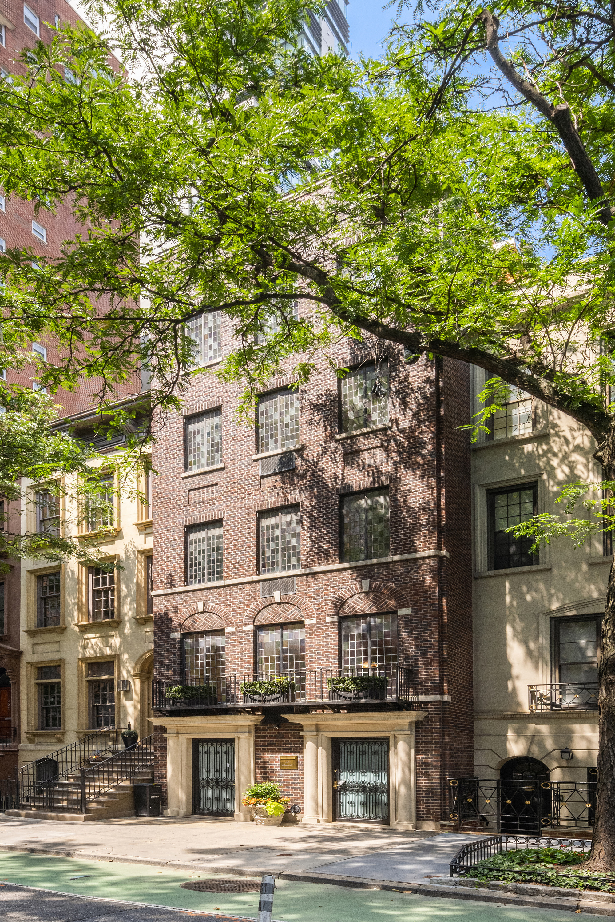 211 East 62nd Street, Lenox Hill, Upper East Side, NYC - 4 Bedrooms  
7 Bathrooms  
12 Rooms - 