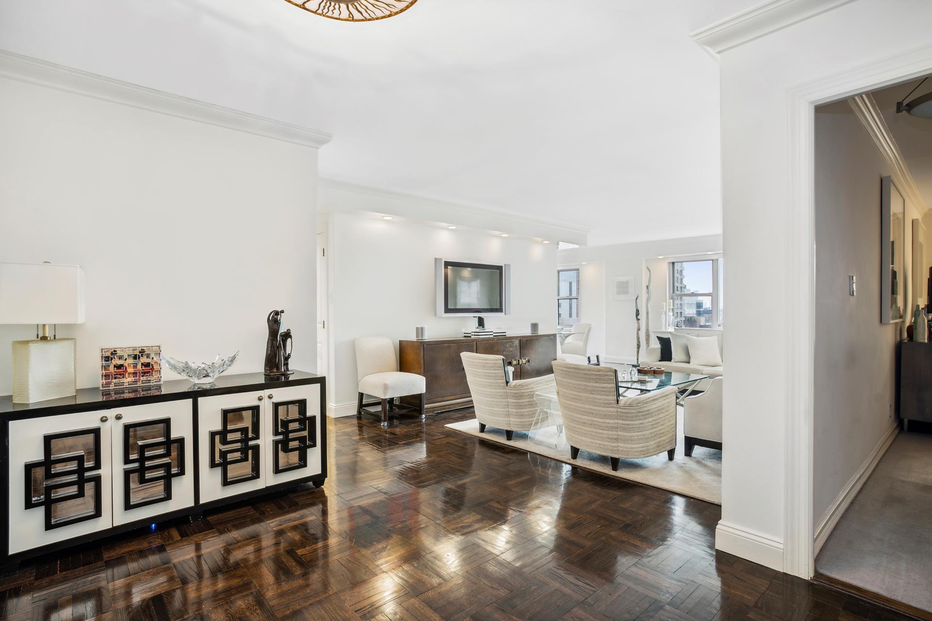 360 East 72nd Street 2501, Lenox Hill, Upper East Side, NYC - 3 Bedrooms  
3 Bathrooms  
6 Rooms - 