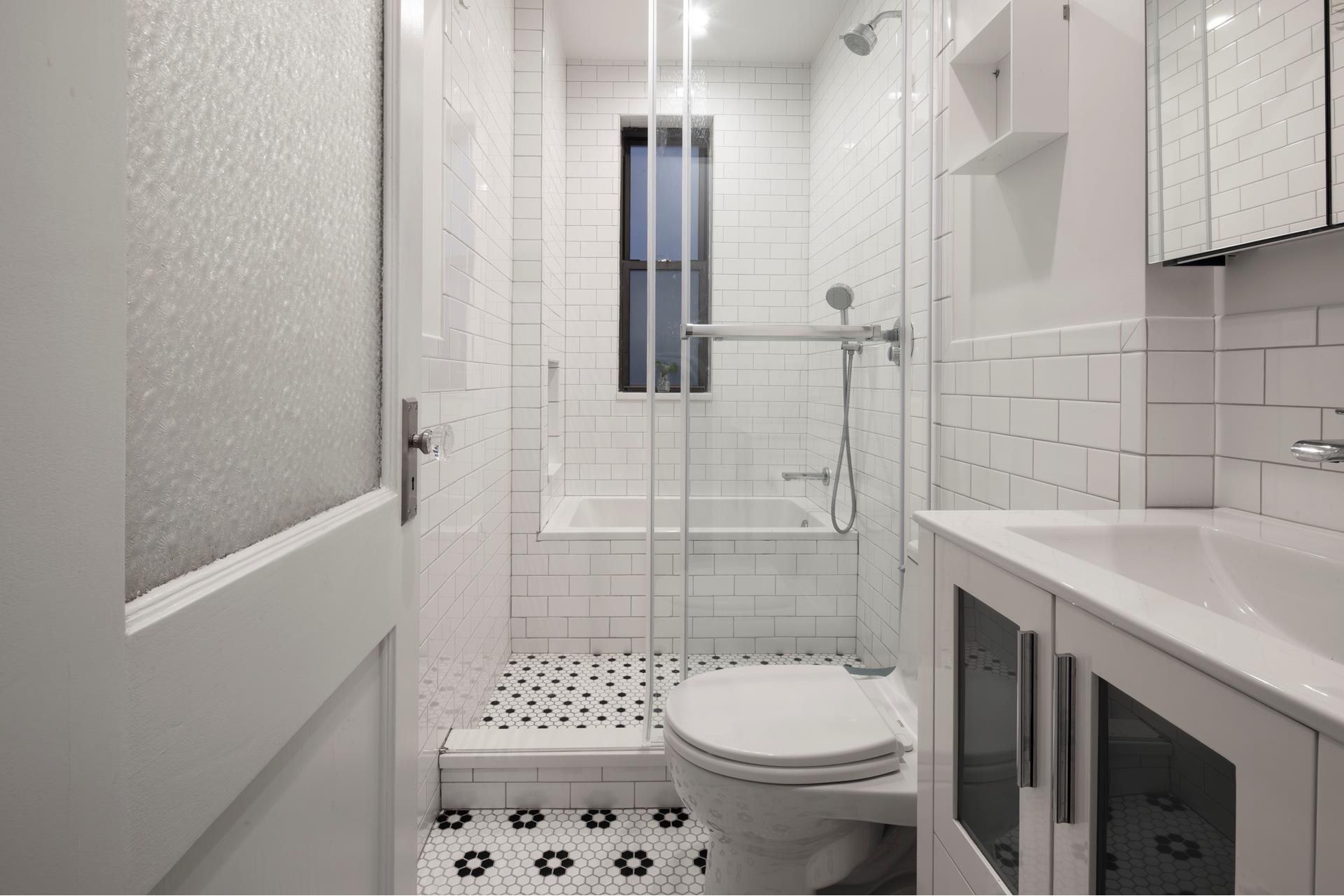 137 W 142ND Street, New York, NY 10030, 2 Bedrooms Bedrooms, 5 Rooms Rooms,1 BathroomBathrooms,Residential,For Sale,142ND,RPLU-5122878967