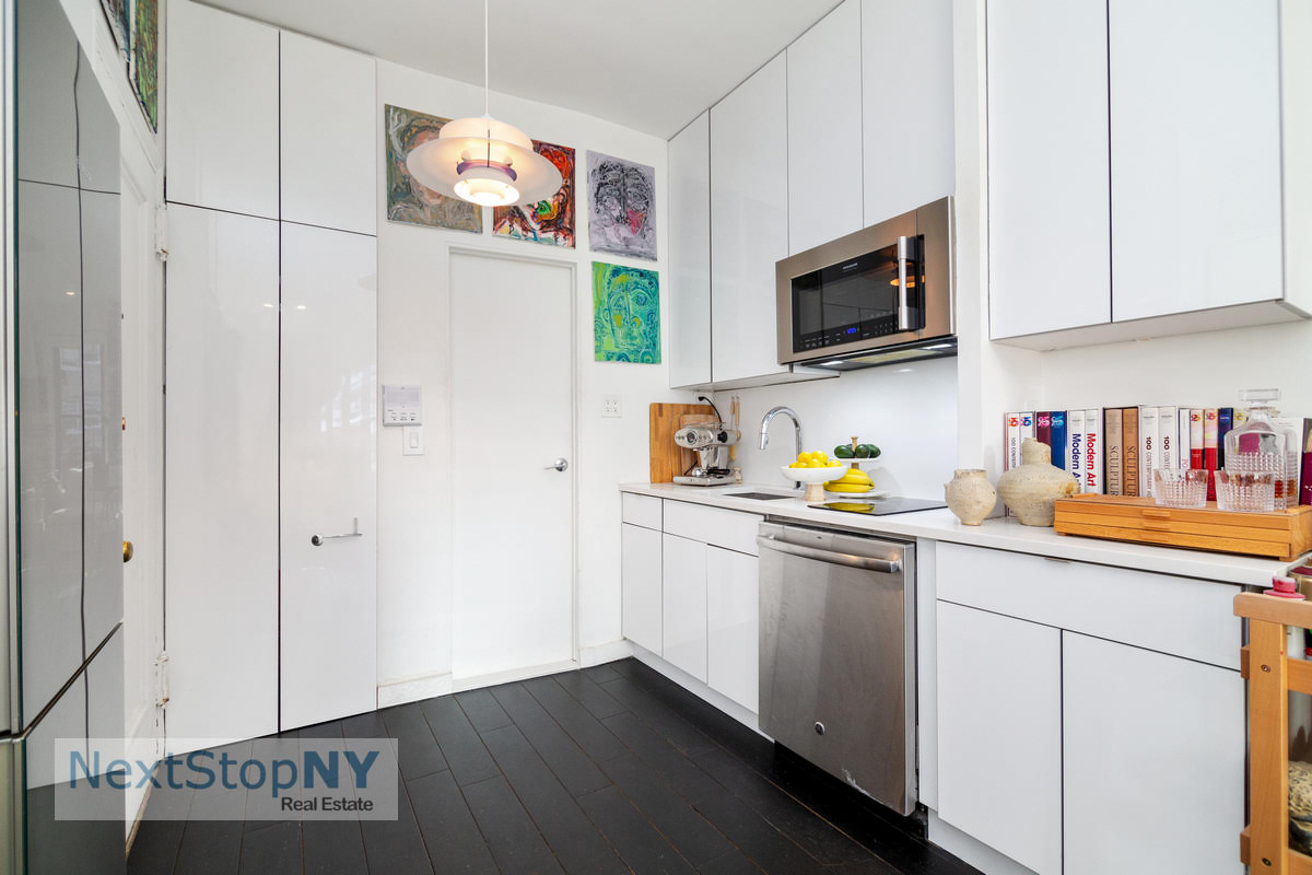 237 East 54th Street 2B, Sutton, Midtown East, NYC - 1 Bathrooms  
2 Rooms - 