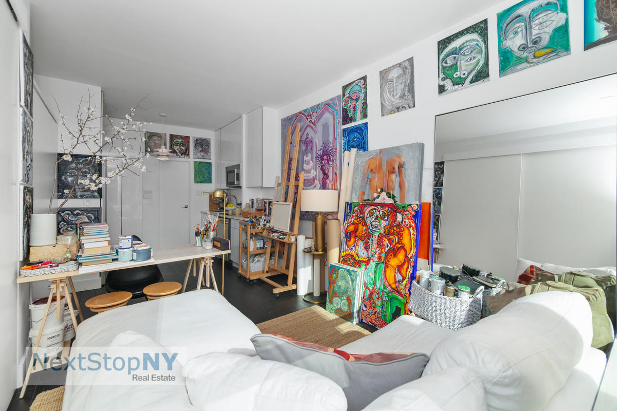 237 E 54TH Street, New York, NY 10022, 2 Rooms Rooms,1 BathroomBathrooms,Residential,For Sale,54TH,RPLU-558722881332