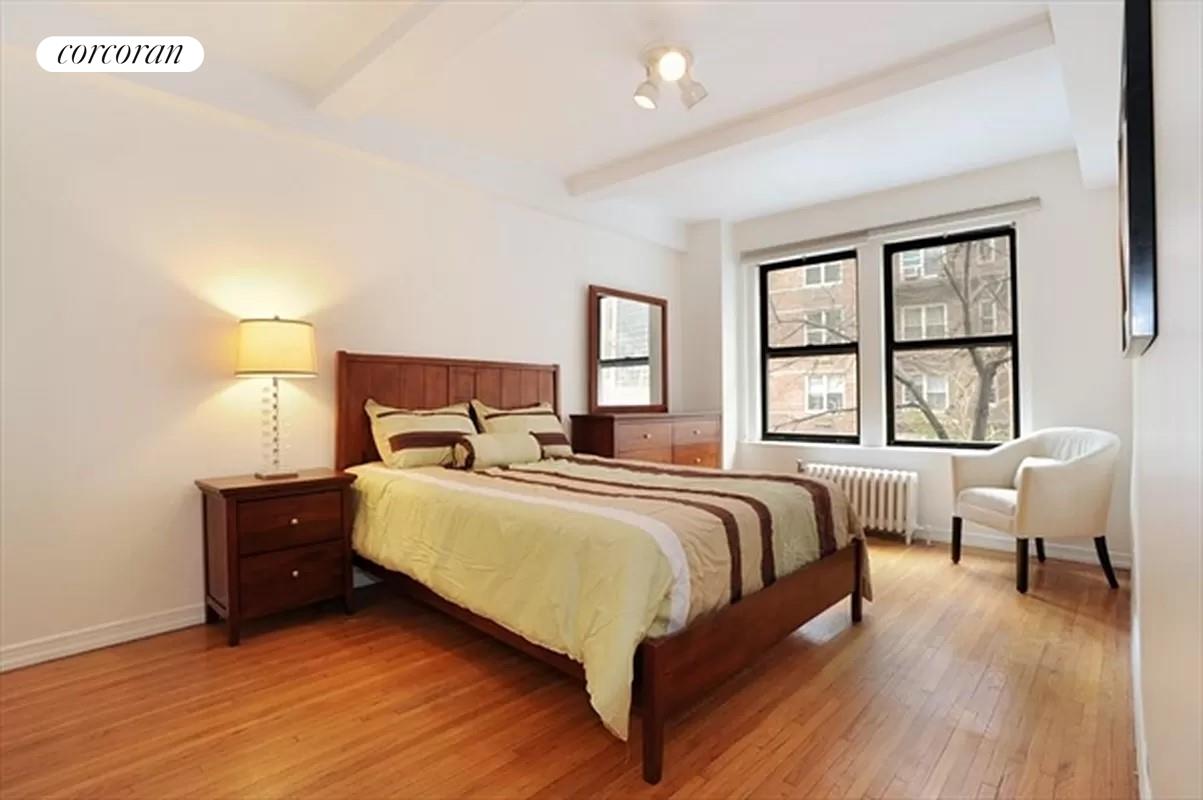 Photo 1 of 339 East 58th Street 2D, Midtown East, NYC, $395,000, Web #: 1060238829