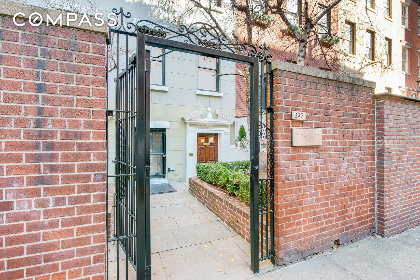 327 East 65th Street 1/2, Lenox Hill, Upper East Side, NYC - 5 Bedrooms  
3 Bathrooms  
9 Rooms - 