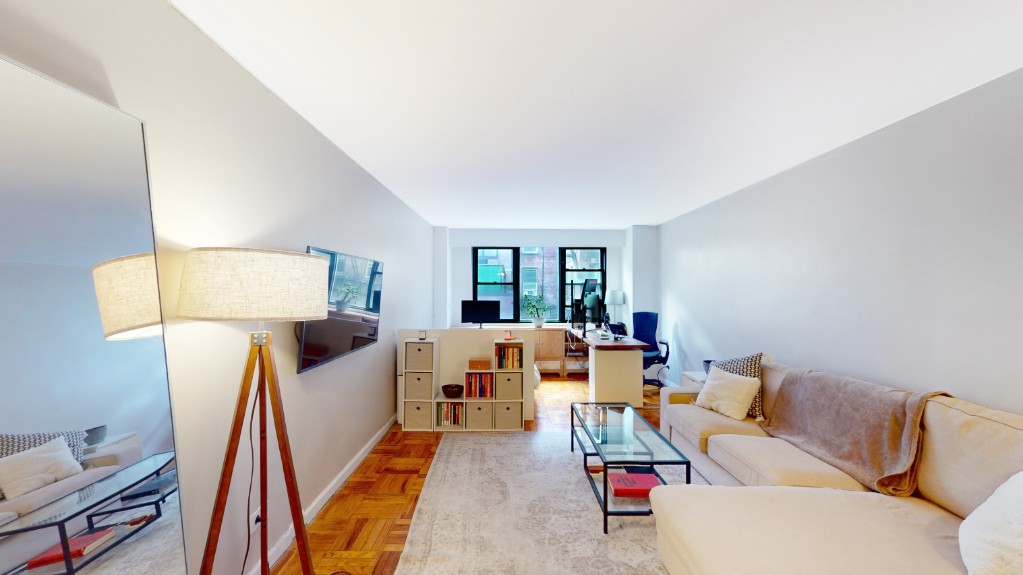 230 East 15th Street 2F, Gramercy Park, Downtown, NYC - 1 Bathrooms  
2 Rooms - 