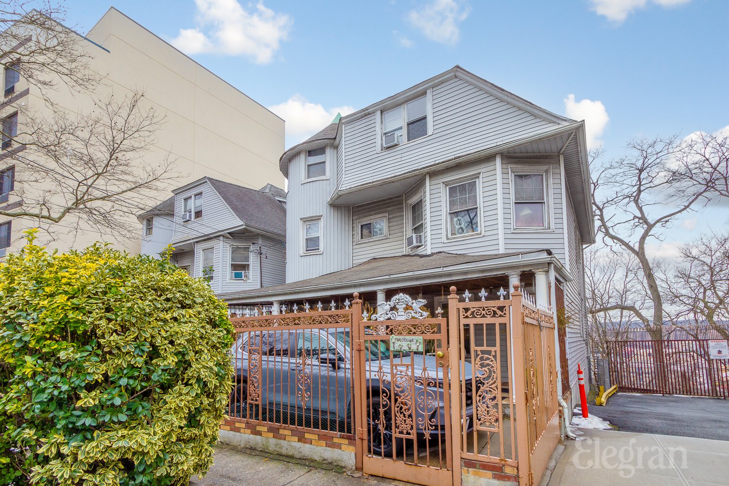 2523 Sedgwick Avenue, Kingsbridge, Bronx, New York - 8 Bedrooms  
4 Bathrooms  
14 Rooms - 