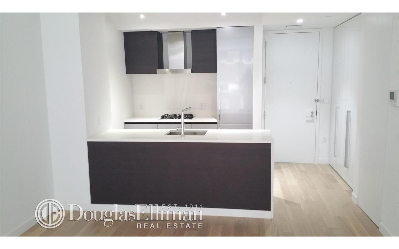 Photo 1 of 540 West 49th Street 304N, Midtown West, NYC, $4,100, Web #: 1060247904