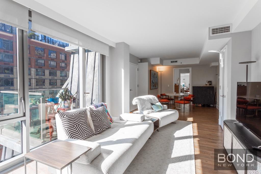 237 East 34th Street 1902, Murray Hill, Midtown East, NYC - 2 Bedrooms  
2 Bathrooms  
4 Rooms - 