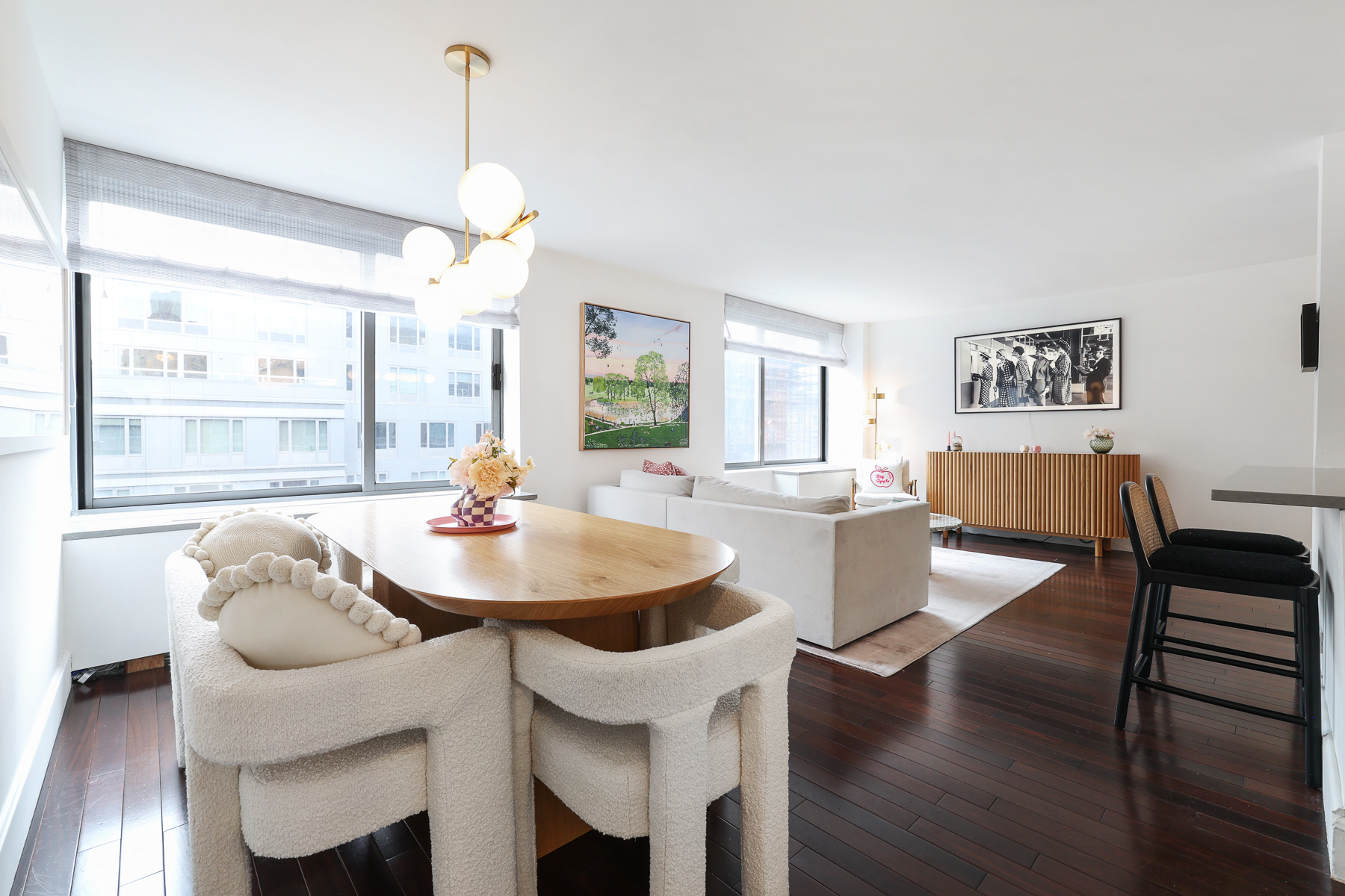 270 West 17th Street 5L, Hudson Yards-Chelsea-Flatiron-Union Square,  - 2 Bedrooms  
2 Bathrooms  
5 Rooms - 