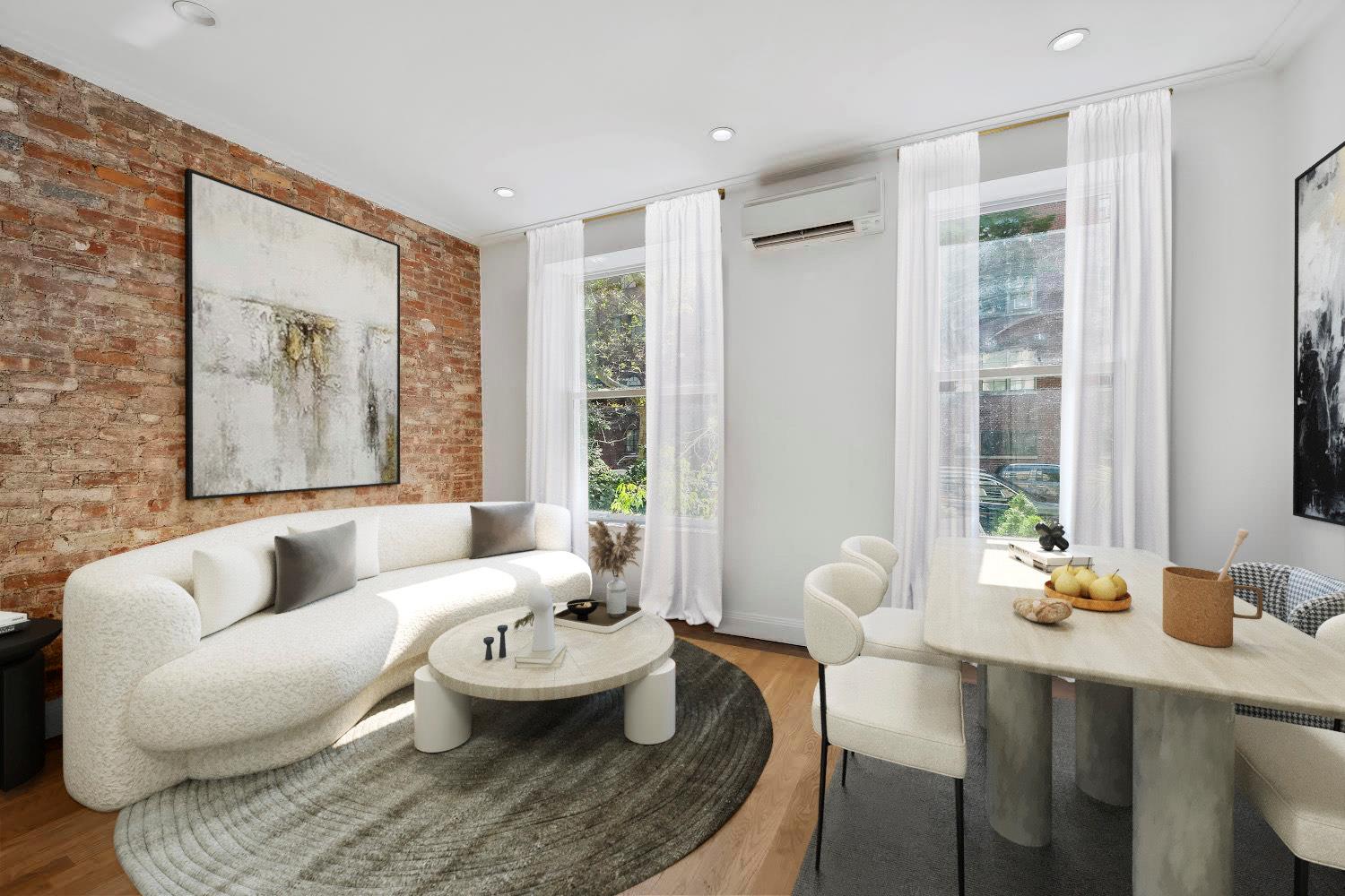 445 West 21st Street 1F, Chelsea, Downtown, NYC - 4 Bedrooms  
3 Bathrooms  
6 Rooms - 