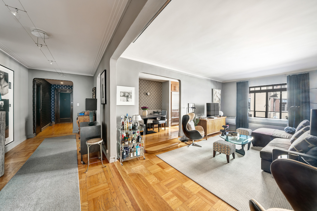 250 West 24th Street 6Ge, Chelsea, Downtown, NYC - 2 Bedrooms  
1 Bathrooms  
4 Rooms - 