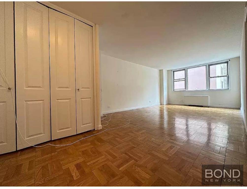 245 East 19th Street 7A, Gramercy Park, Downtown, NYC - 1 Bedrooms  
1 Bathrooms  
3 Rooms - 
