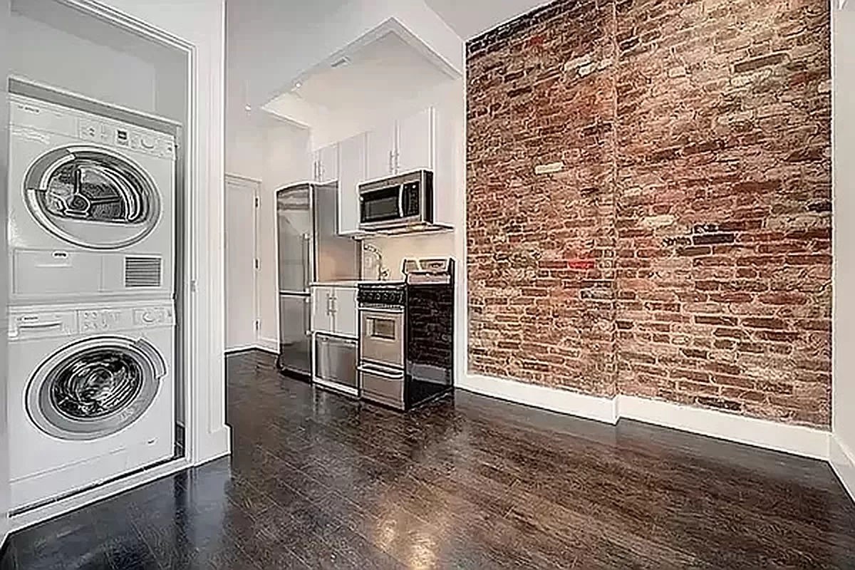 143 Ludlow Street 2B, Lower East Side, Downtown, NYC - 3 Bedrooms  
1 Bathrooms  
4 Rooms - 