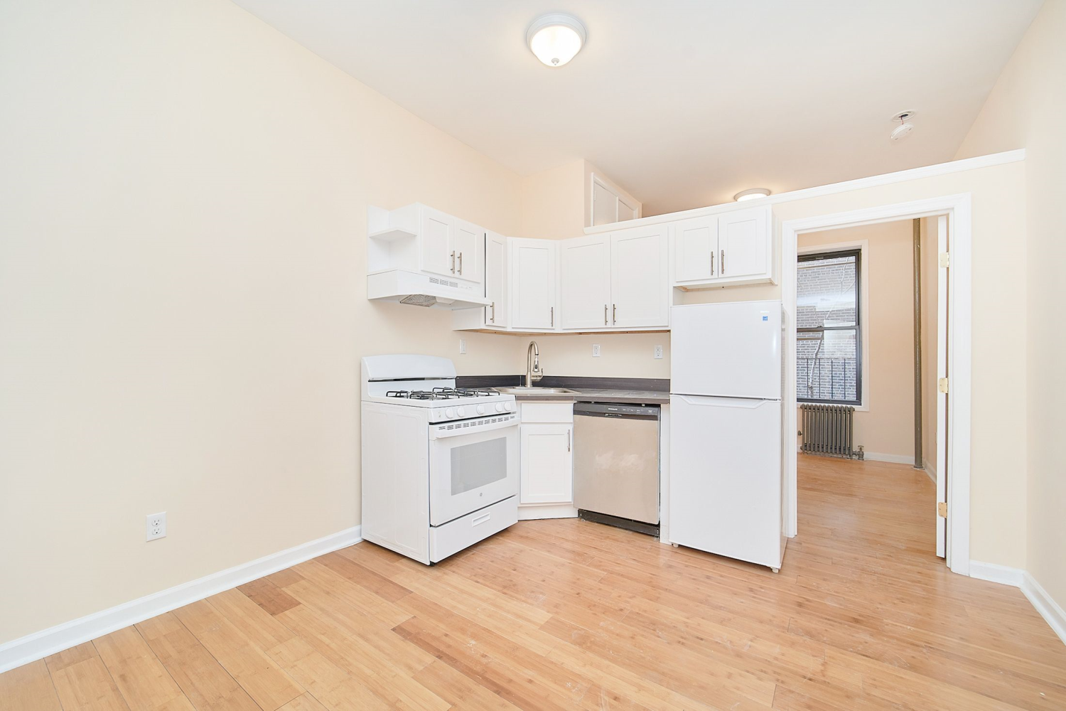 691 10th Avenue 6, Hells Kitchen, Midtown West, NYC - 1 Bedrooms  
1 Bathrooms  
3 Rooms - 