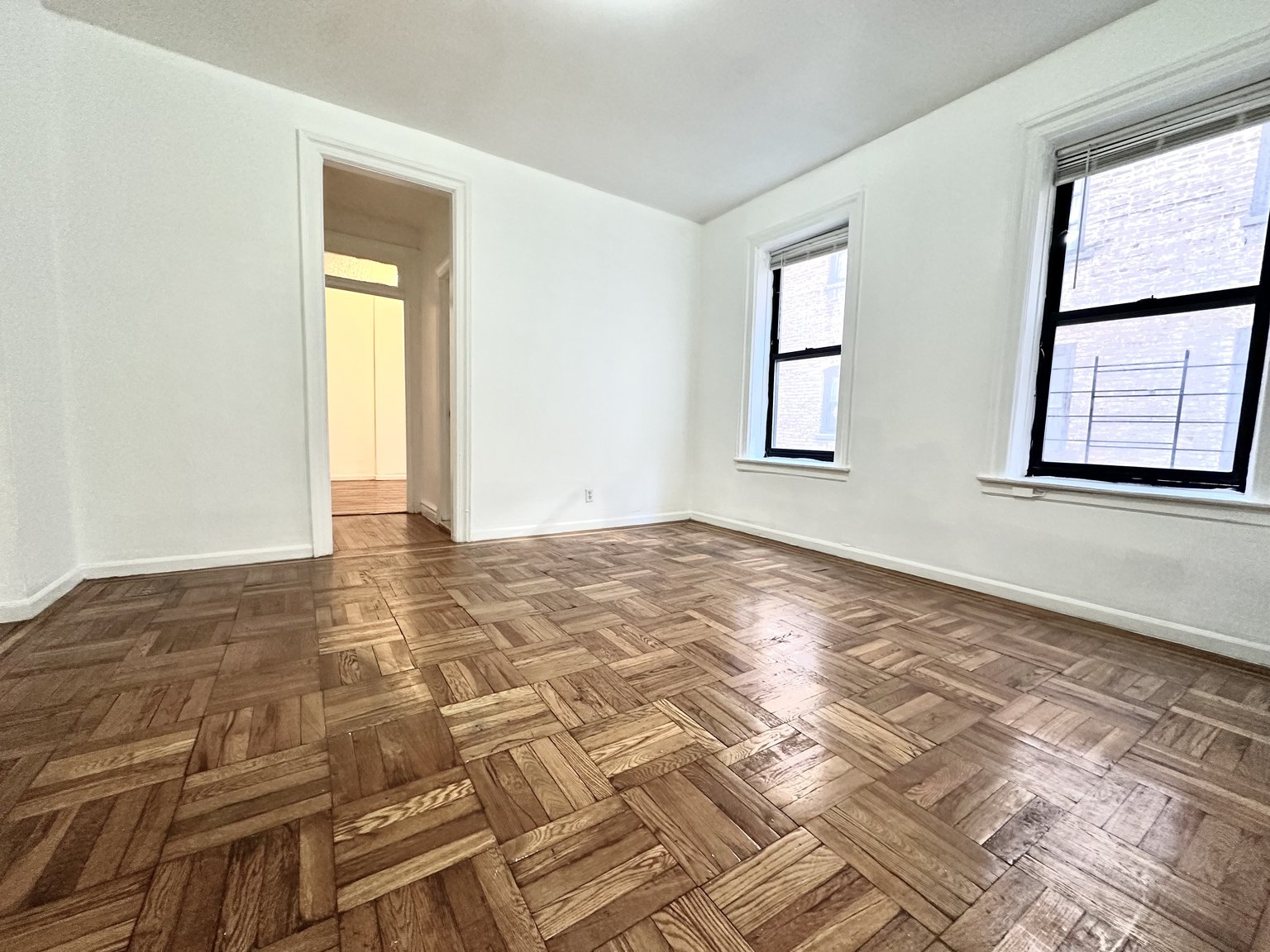 549 Isham Street 27, Inwood, Upper Manhattan, NYC - 1 Bedrooms  
1 Bathrooms  
3 Rooms - 