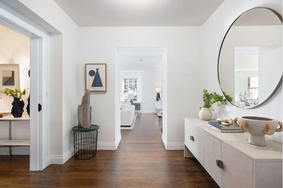 133 East 64th Street 7A, Lenox Hill, Upper East Side, NYC - 5 Bedrooms  
3.5 Bathrooms  
13 Rooms - 