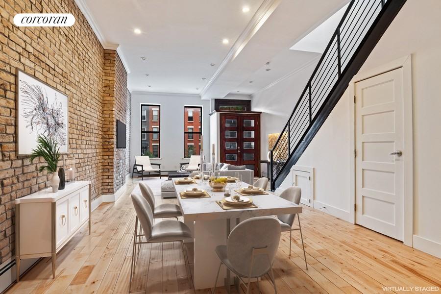 698 Lexington Avenue, Stuyvesant Heights, Downtown, NYC - 6 Bedrooms  
4.5 Bathrooms  
14 Rooms - 