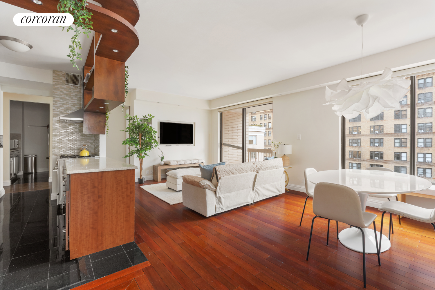 200 East 69th Street 6L, Lenox Hill, Upper East Side, NYC - 3 Bedrooms  
2.5 Bathrooms  
5 Rooms - 