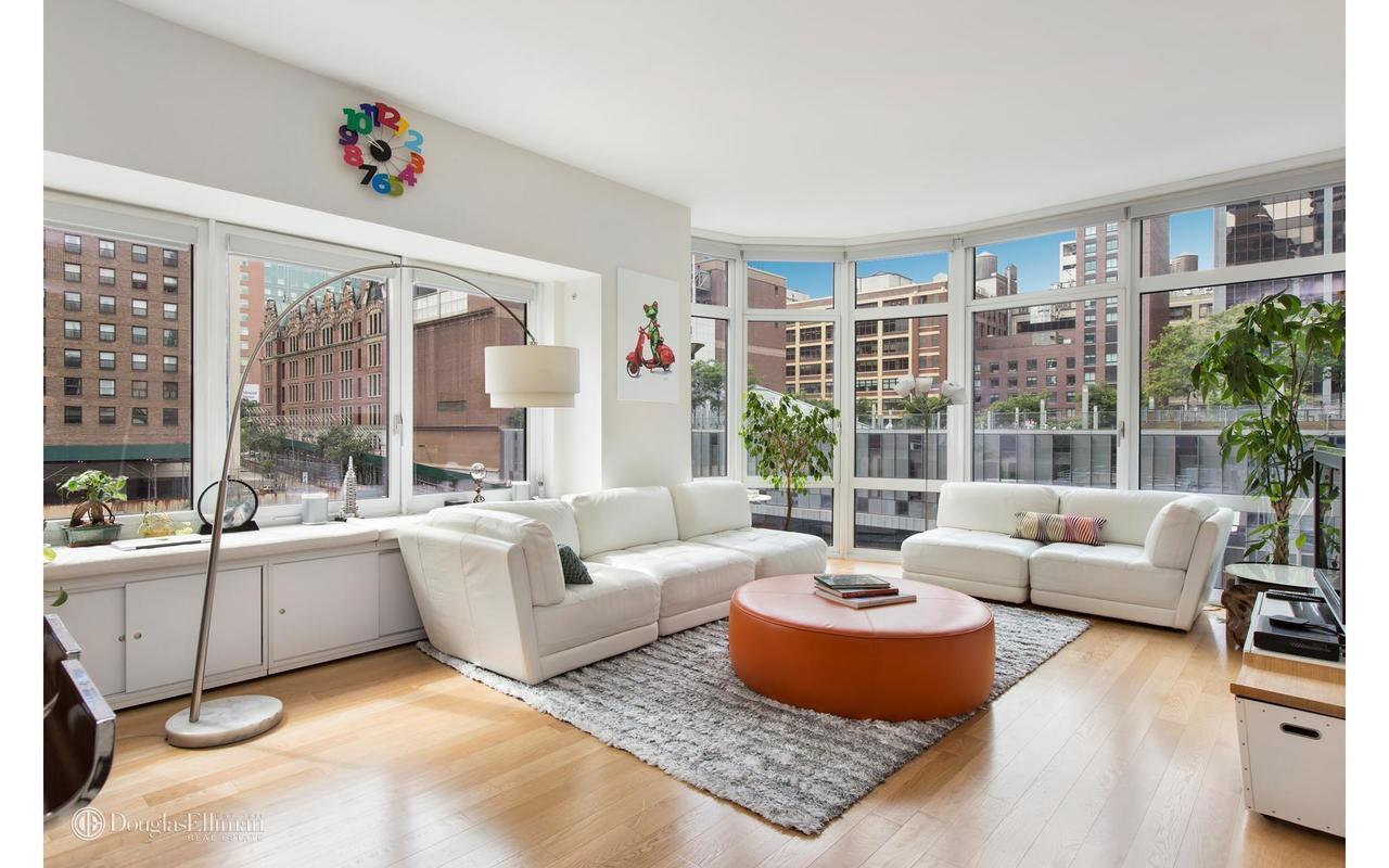 555 West 59th Street 6F, Lincoln Sq, Upper West Side, NYC - 2 Bedrooms  
2 Bathrooms  
5 Rooms - 