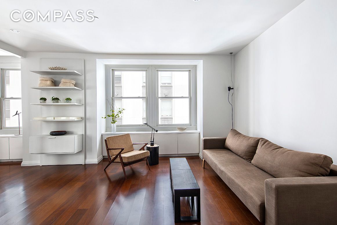 55 Wall Street 820, Financial District, Downtown, NYC - 1 Bedrooms  
1 Bathrooms  
3 Rooms - 