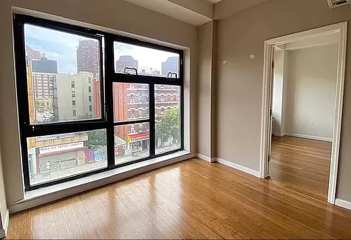 2147 2nd Avenue 5A, Harlem, Upper Manhattan, NYC - 2 Bedrooms  
1 Bathrooms  
5 Rooms - 