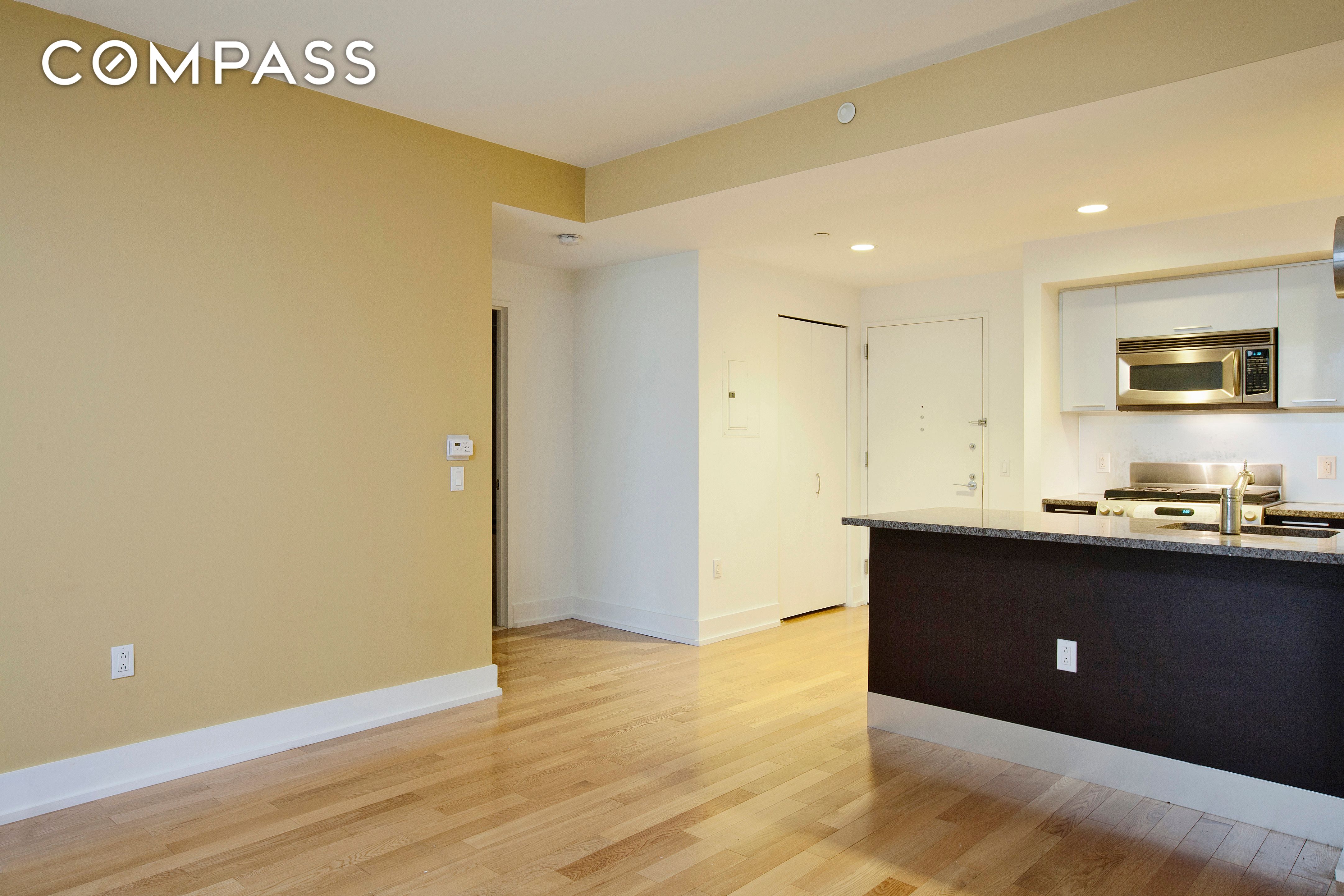350 West 42nd Street 8E, Hell S Kitchen, Midtown West, NYC - 1 Bedrooms  
1 Bathrooms  
3 Rooms - 