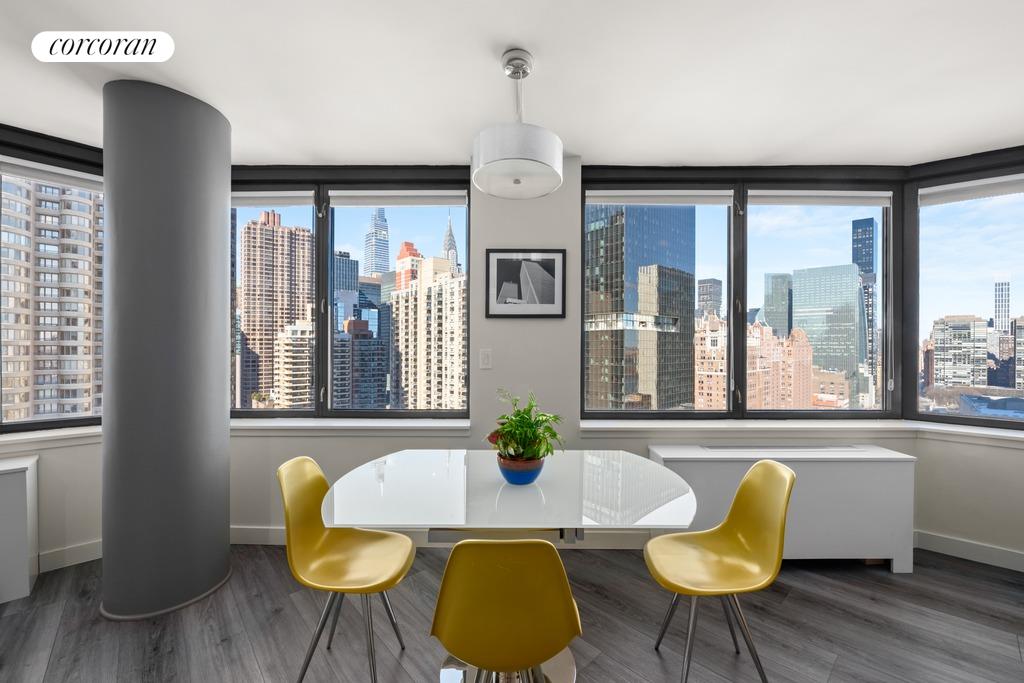 415 East 37th Street 30L, Murray Hill, Midtown East, NYC - 3 Bedrooms  
2.5 Bathrooms  
6 Rooms - 