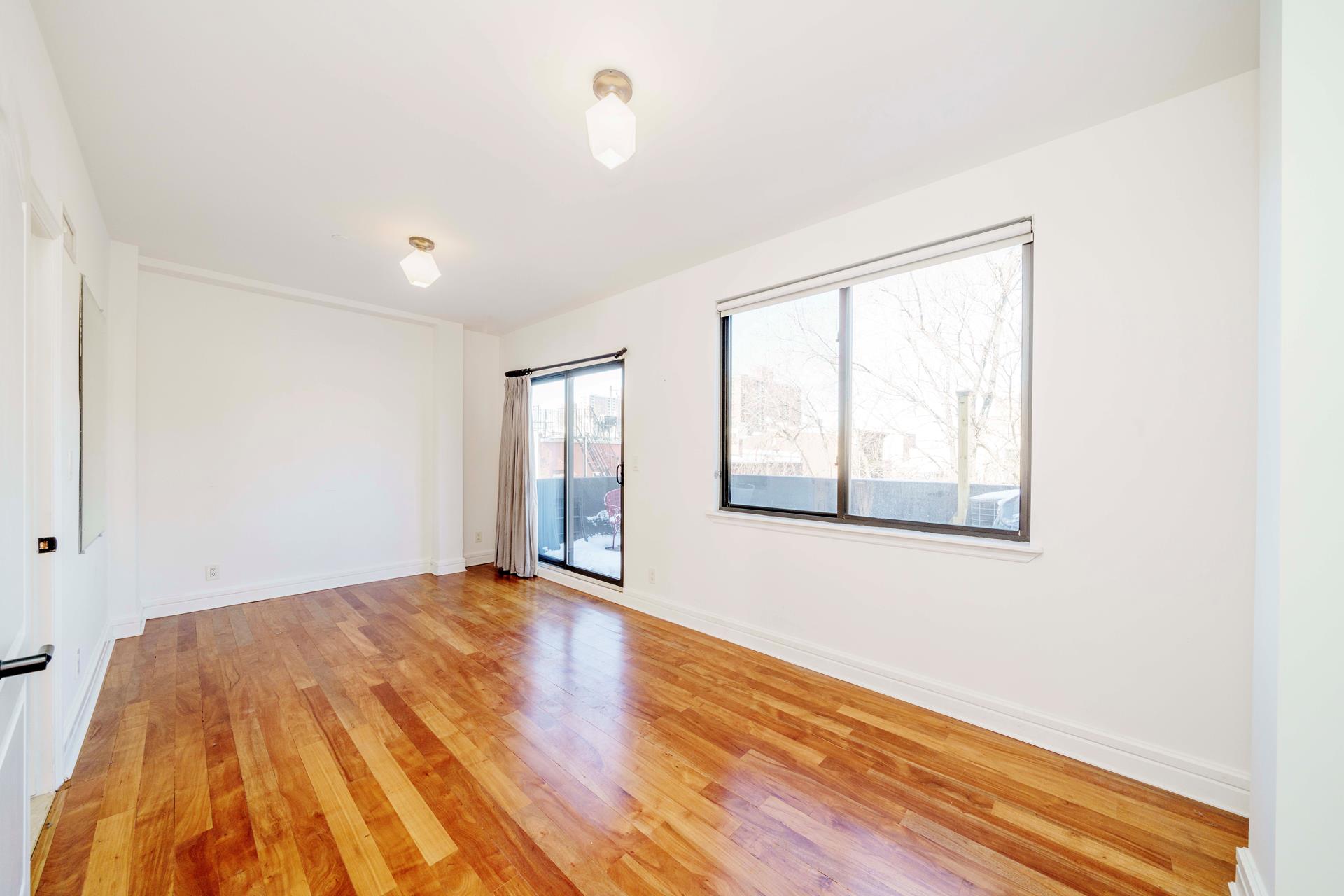 71 Lexington Avenue 5, Bedford Stuyvesant, Brooklyn, New York - 2 Bedrooms  
1 Bathrooms  
4 Rooms - 