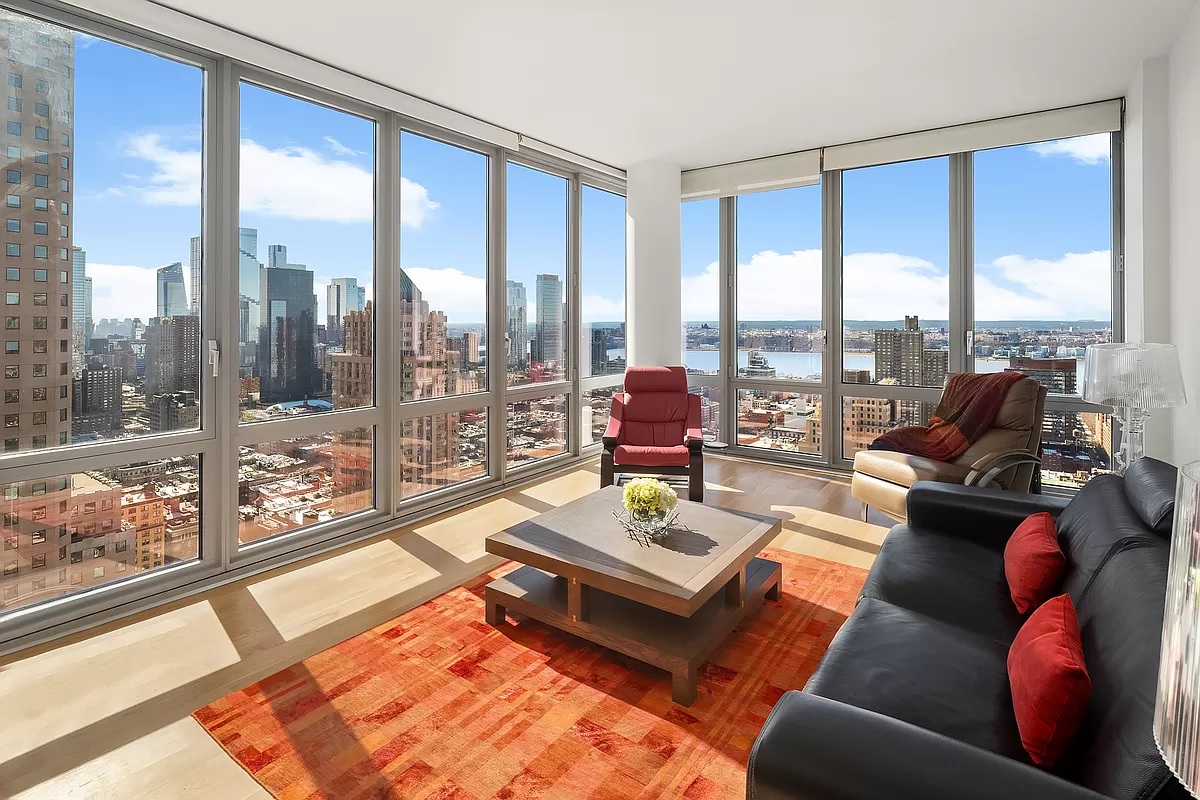 310 West 52nd Street 35B, Hells Kitchen, Midtown West, NYC - 2 Bedrooms  
2.5 Bathrooms  
6 Rooms - 