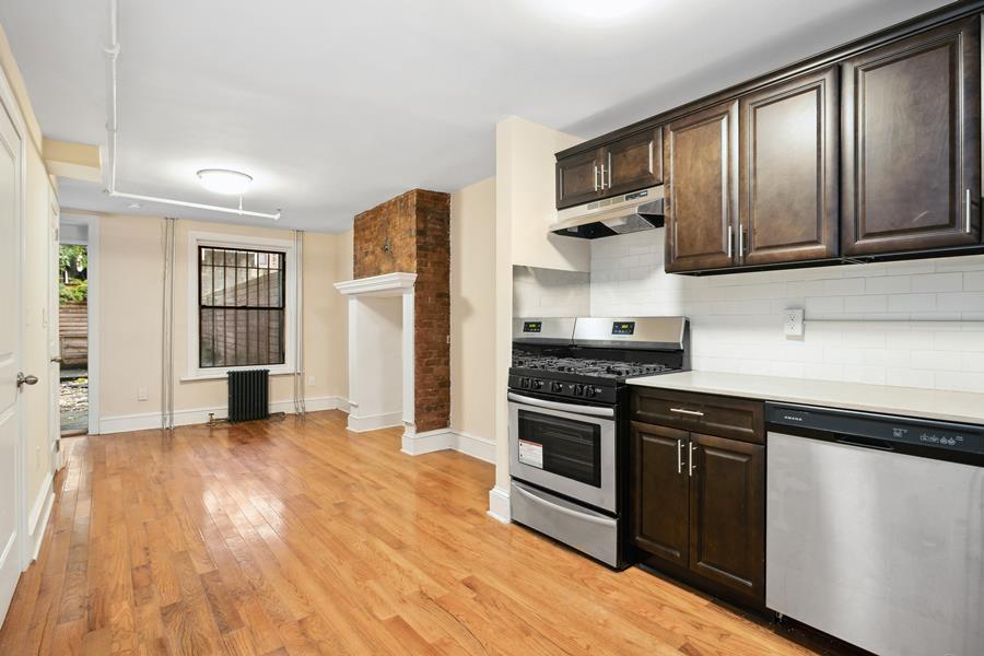 416 Lafayette Avenue Garden, Bedford Stuyvesant, Brooklyn, New York - 1 Bedrooms  
1 Bathrooms  
4 Rooms - 