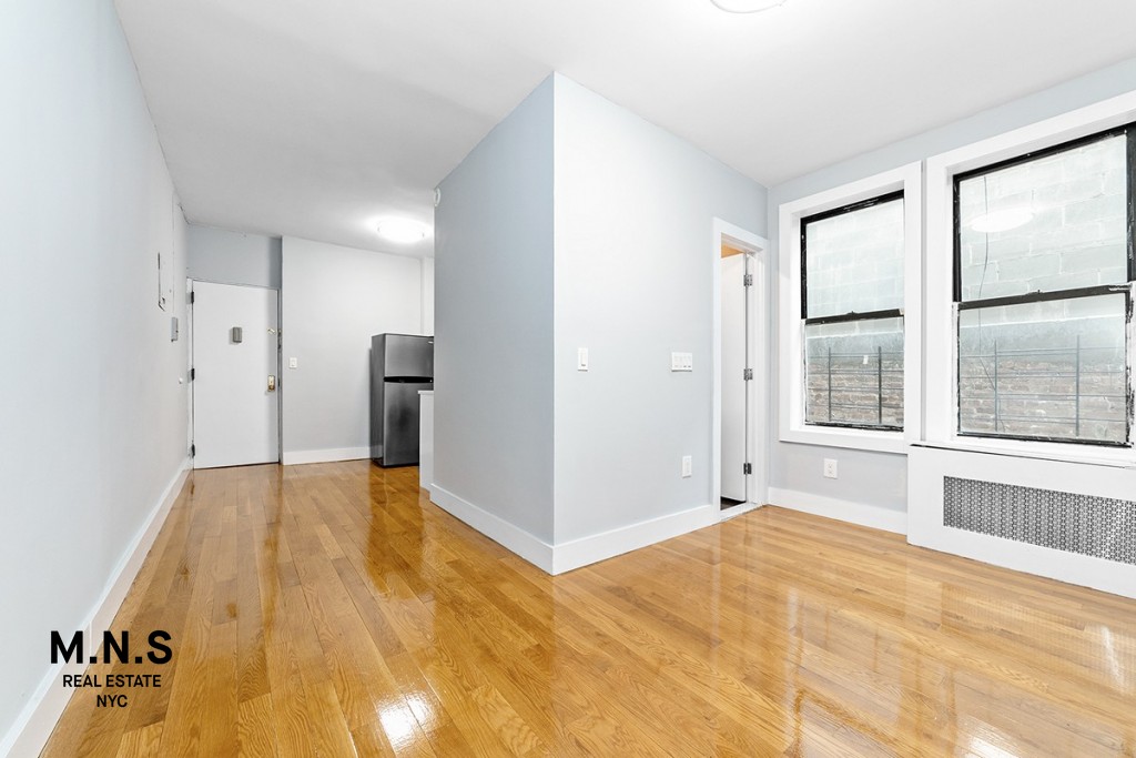 235 East 117th Street 5-F, East Harlem, Upper Manhattan, NYC - 2 Bedrooms  
1 Bathrooms  
4 Rooms - 