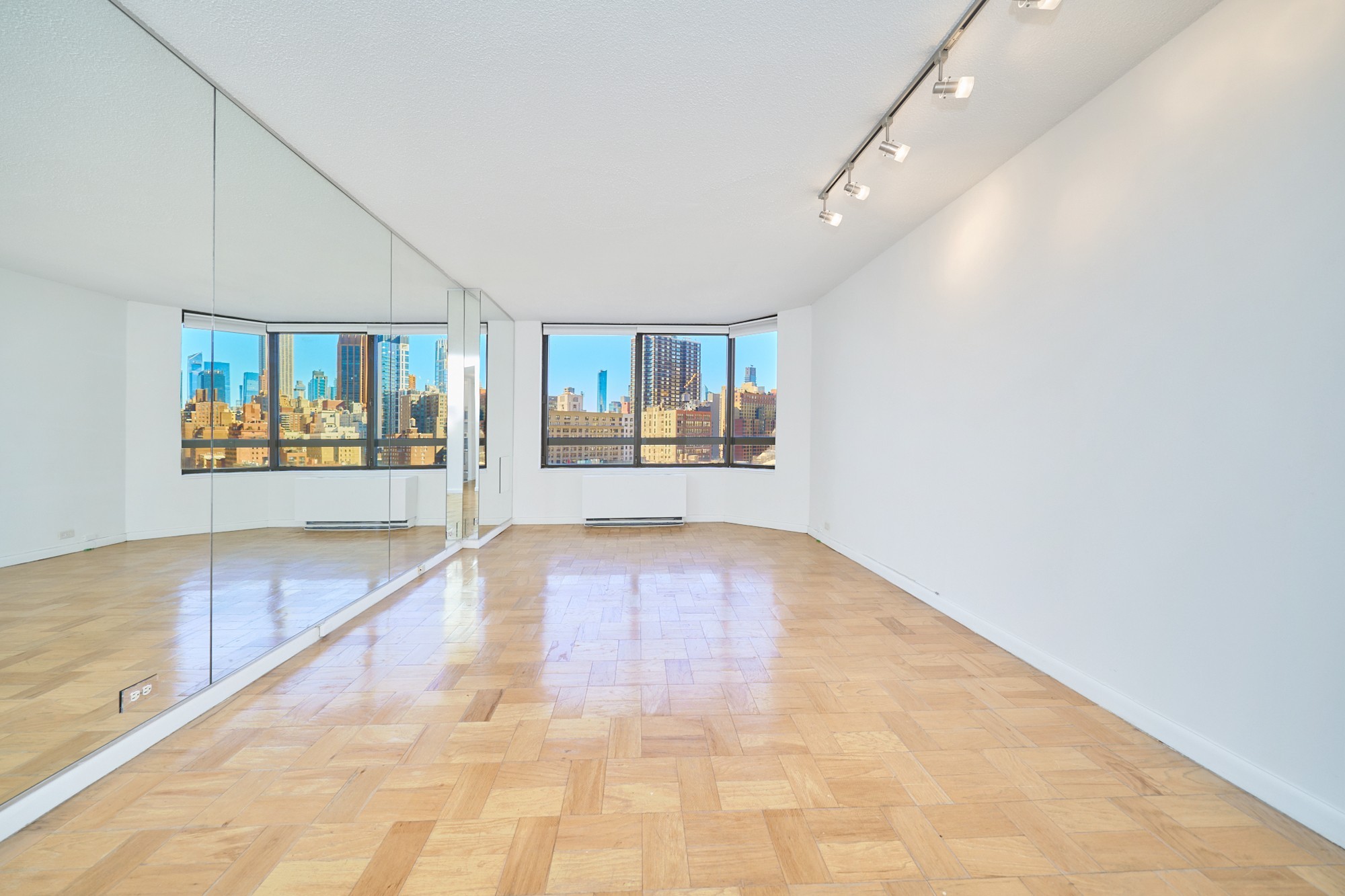 630 1st Avenue 14J, Murray Hill, Midtown East, NYC - 1 Bedrooms  
1 Bathrooms  
3 Rooms - 