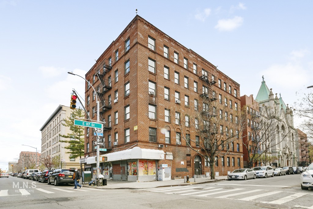 1661 Park Avenue 6-F, East Harlem, Upper Manhattan, NYC - 2 Bedrooms  
1 Bathrooms  
4 Rooms - 