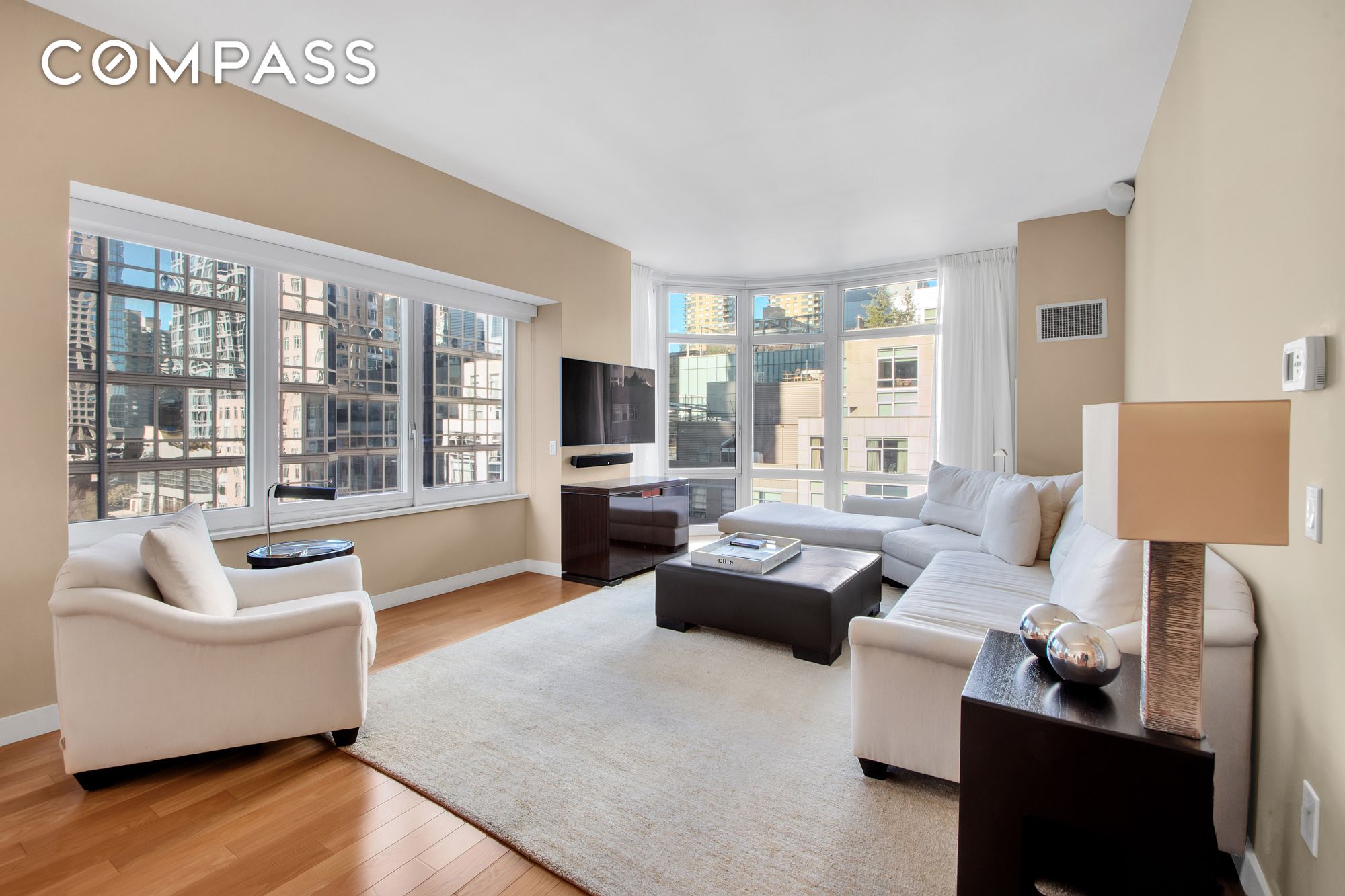 555 West 59th Street 9B, Lincoln Square, Upper West Side, NYC - 3 Bedrooms  
3 Bathrooms  
6 Rooms - 