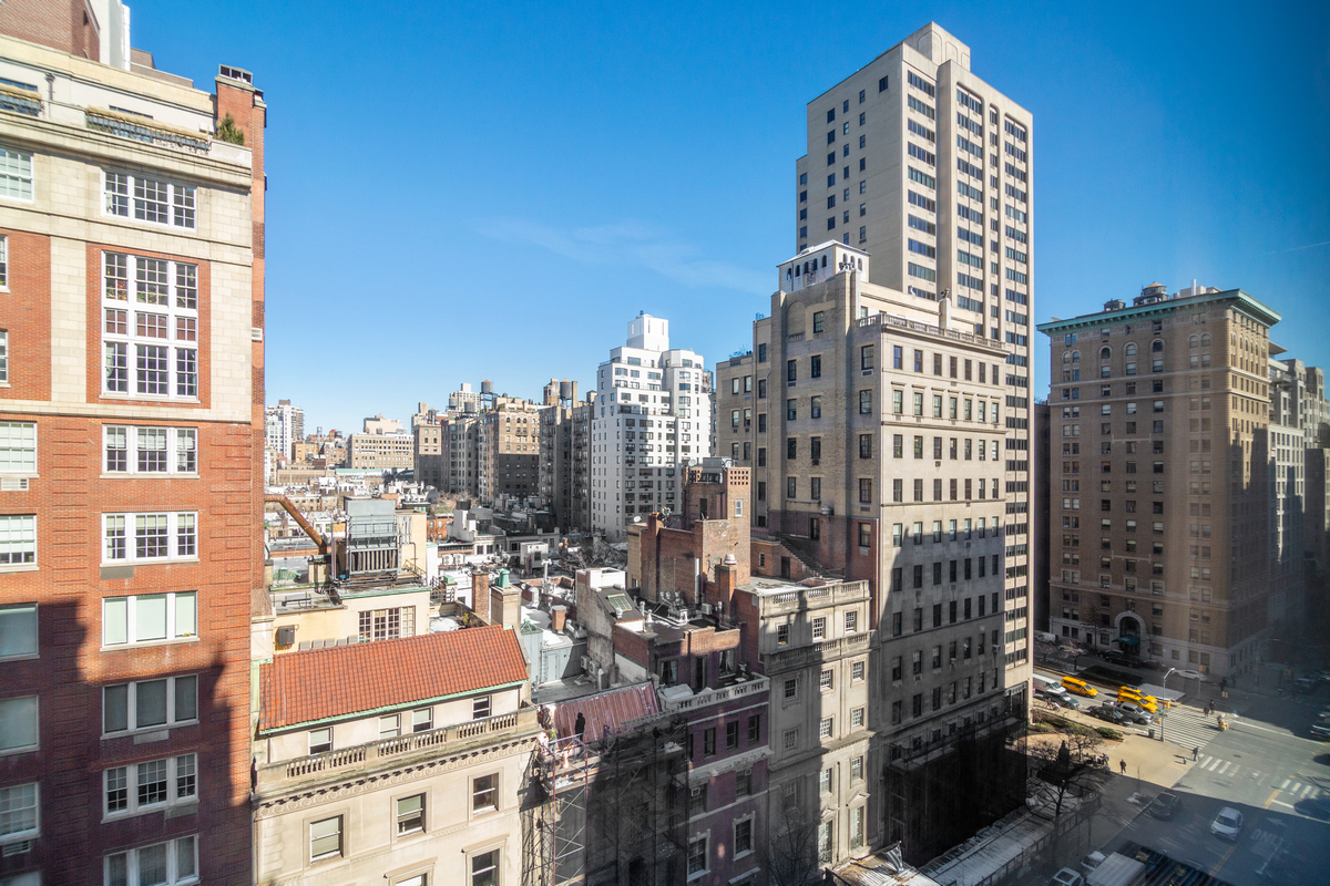 50 East 79th Street 14D, Lenox Hill, Upper East Side, NYC - 2 Bedrooms  
2 Bathrooms  
5 Rooms - 