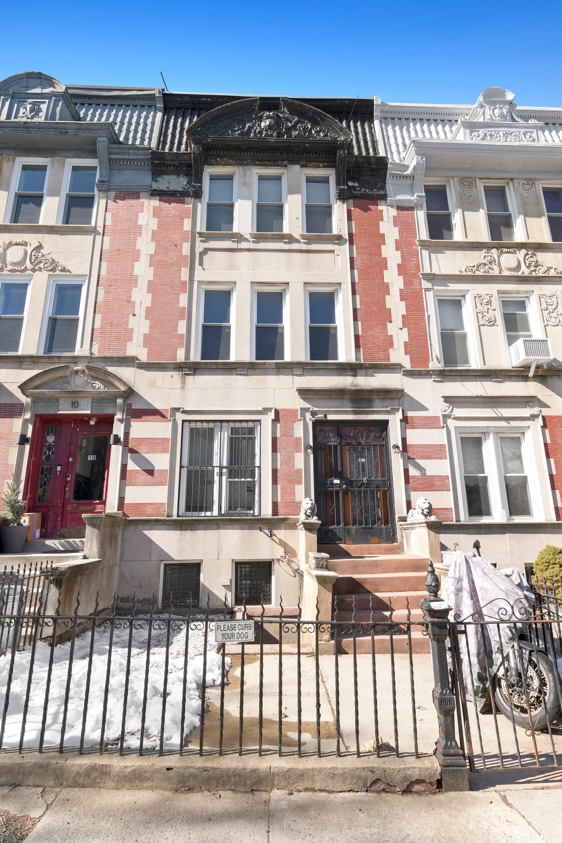 8 St Charles Place, Crown Heights, Brooklyn, New York - 5 Bedrooms  
2.5 Bathrooms  
9 Rooms - 