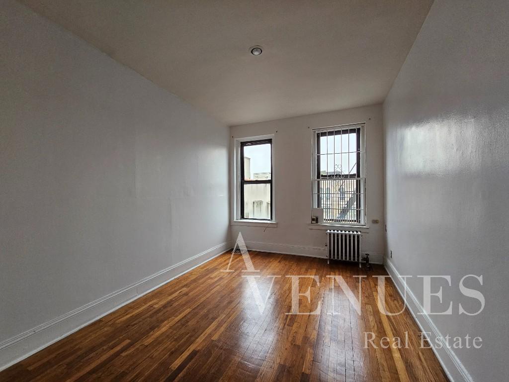 233 East 3rd Street 5A, East Village, Downtown, NYC - 1 Bedrooms  
1 Bathrooms  
3 Rooms - 