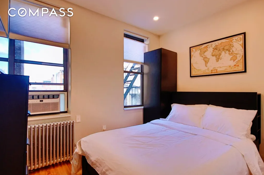 23 Jones Street 16, West Village, Downtown, NYC - 2 Bedrooms  
1 Bathrooms  
2 Rooms - 