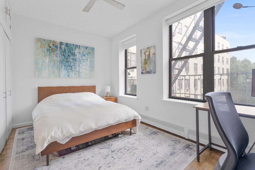 99 Ave B 4A, East Village, Downtown, NYC - 1 Bedrooms  
1 Bathrooms  
3 Rooms - 