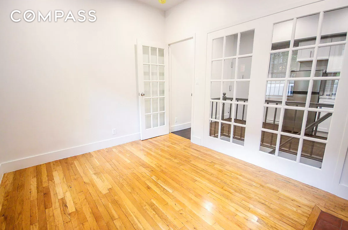518 East 5th Street Du2, East Village, Downtown, NYC - 1 Bedrooms  
1.5 Bathrooms  
2 Rooms - 
