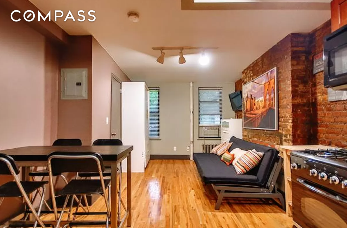 122 East 7th Street 2Rw, East Village, Downtown, NYC - 1 Bathrooms  
1 Rooms - 