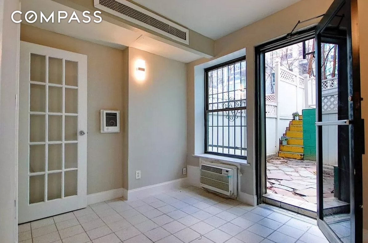 422 East 14th Street A, East Village, Downtown, NYC - 1 Bedrooms  
1 Bathrooms  
2 Rooms - 