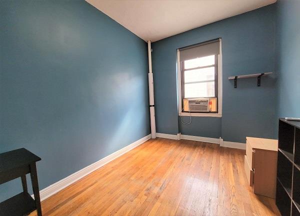 21-58 35th Street, New York, NY 11105, 2 Bedrooms Bedrooms, 4 Rooms Rooms,1 BathroomBathrooms,Residential,For Sale,35th,OLRS-00011983066